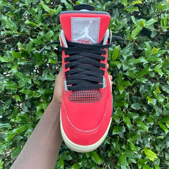 Air Jordan Retro 4 ‘Toro Bravo’ - Picture 6 of 9